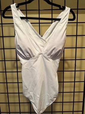 Shapellx Lg  White V-Neck One-Piece bodysuit
